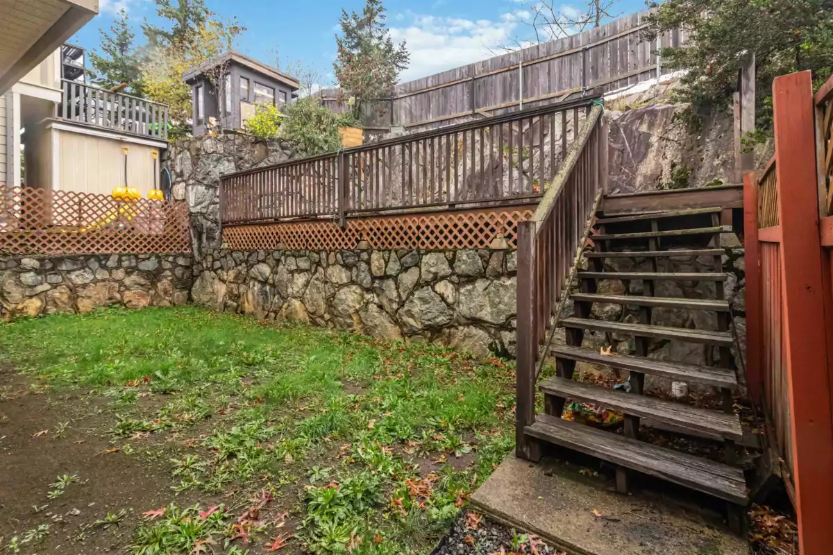 Kitchen Island Photo of 909 Cavalcade Terrace, No City Value, BC