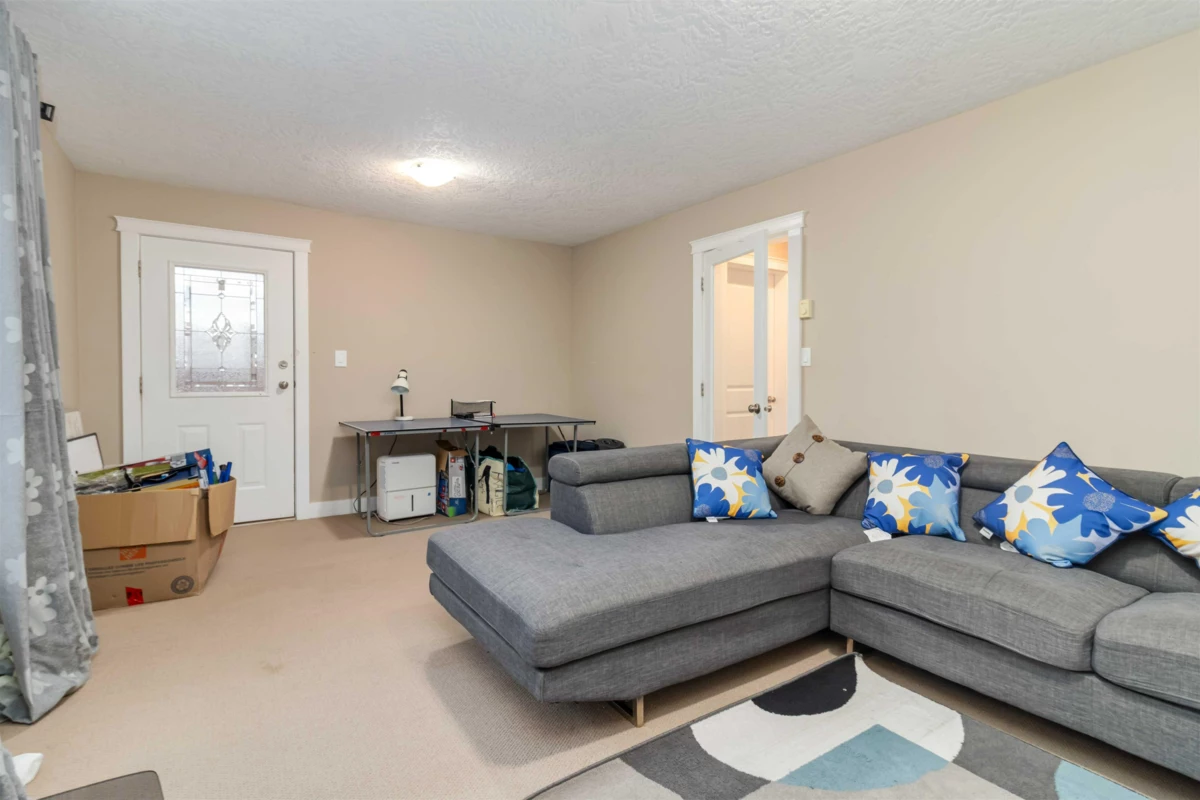 Mudroom Photo of 909 Cavalcade Terrace, No City Value, BC