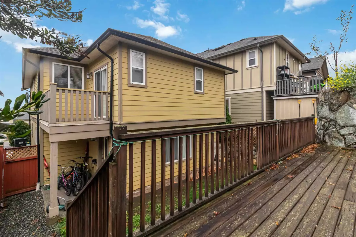 Primary Bathroom Photo of 909 Cavalcade Terrace, No City Value, BC