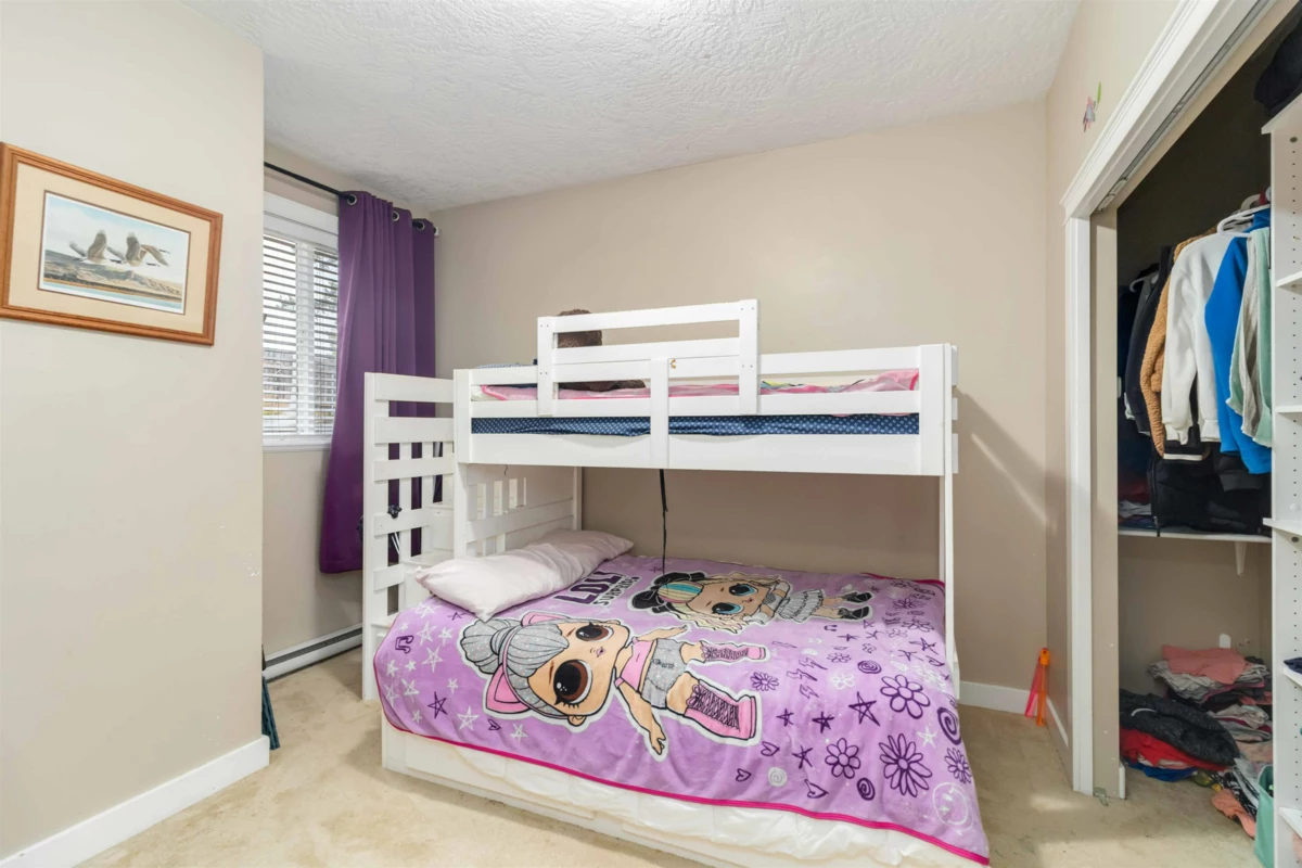 Swimming Pool Photo of 909 Cavalcade Terrace, No City Value, BC