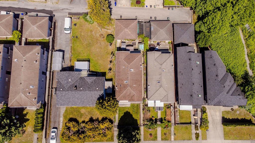 Kitchen Island Photo of 6033 Woodsworth Street, Burnaby, BC