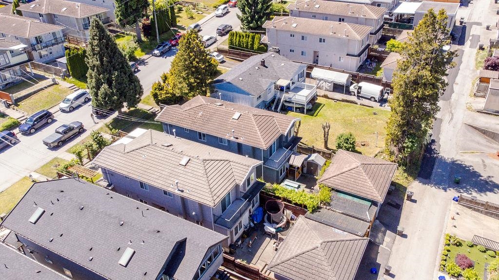 Primary Bathroom Photo of 6033 Woodsworth Street, Burnaby, BC