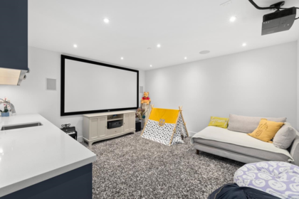 Hot Tub / Spa Photo of 3363 W 15th Avenue, Vancouver, BC