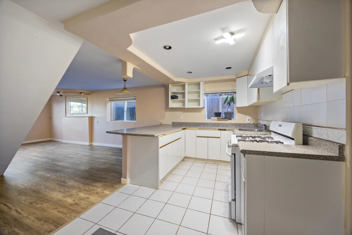 Entry Foyer Photo of 6732 Imperial Street, Burnaby, BC