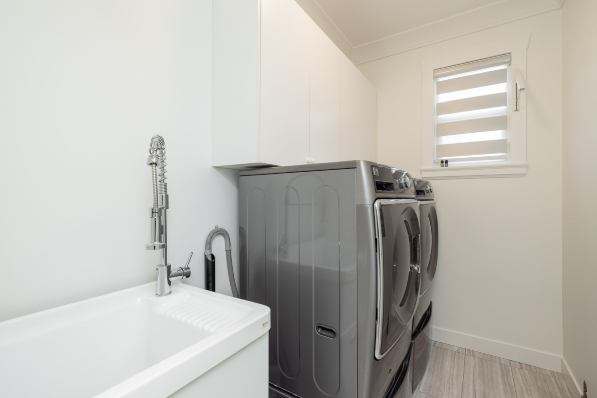 Basement Recreation Room Photo of 6477 189 Street, Surrey, BC