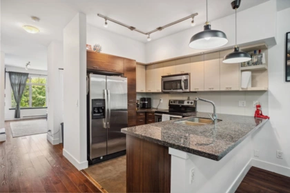 Kitchen Island Photo of 32 6299 144 Street, Surrey, BC