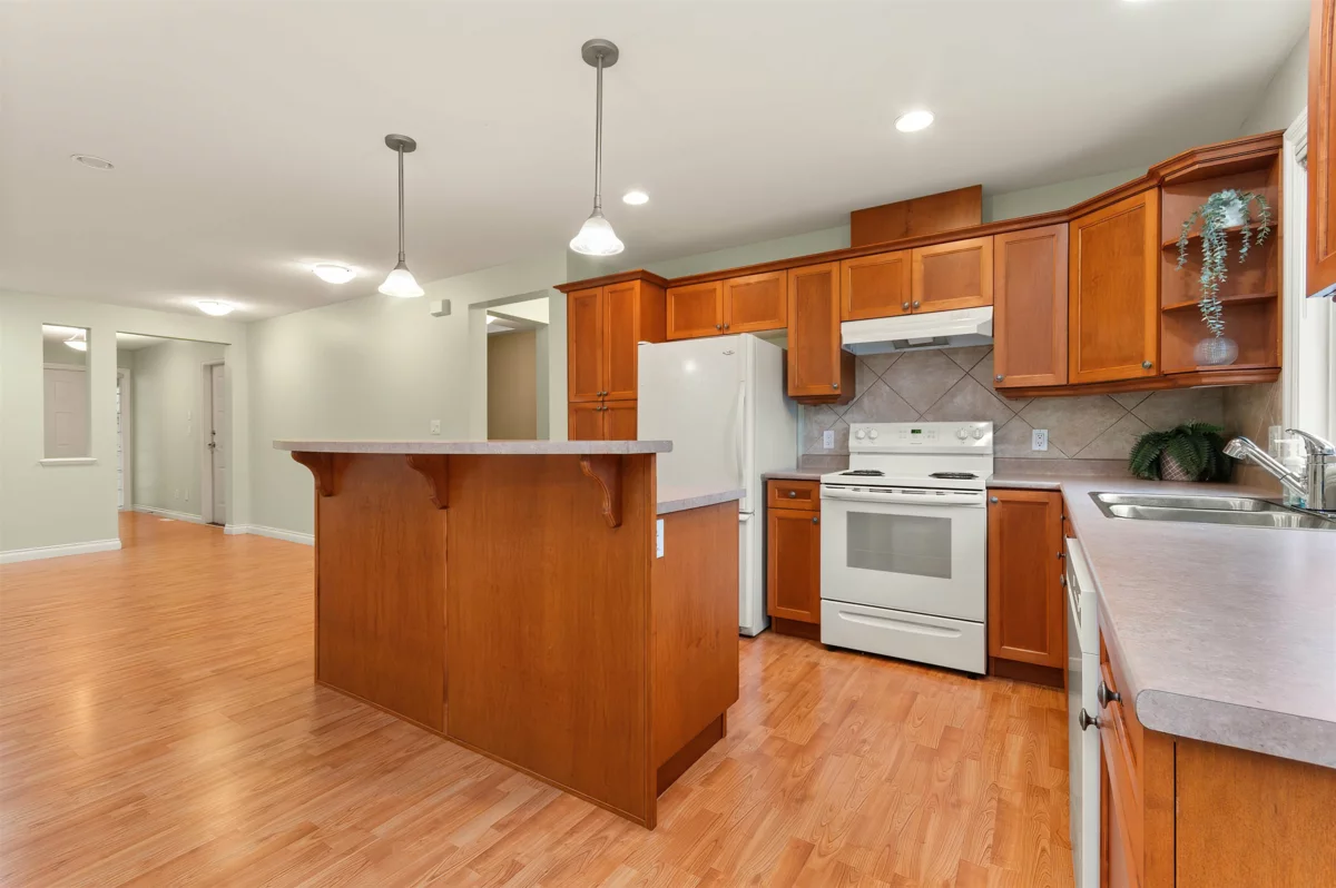 Basement Recreation Room Photo of 222 46000 Thomas Road, Chilliwack, BC