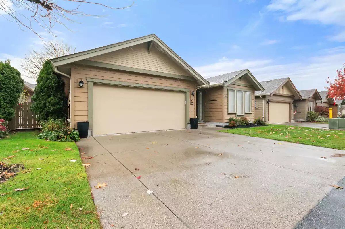 Exterior Front Photo of 222 46000 Thomas Road, Chilliwack, BC