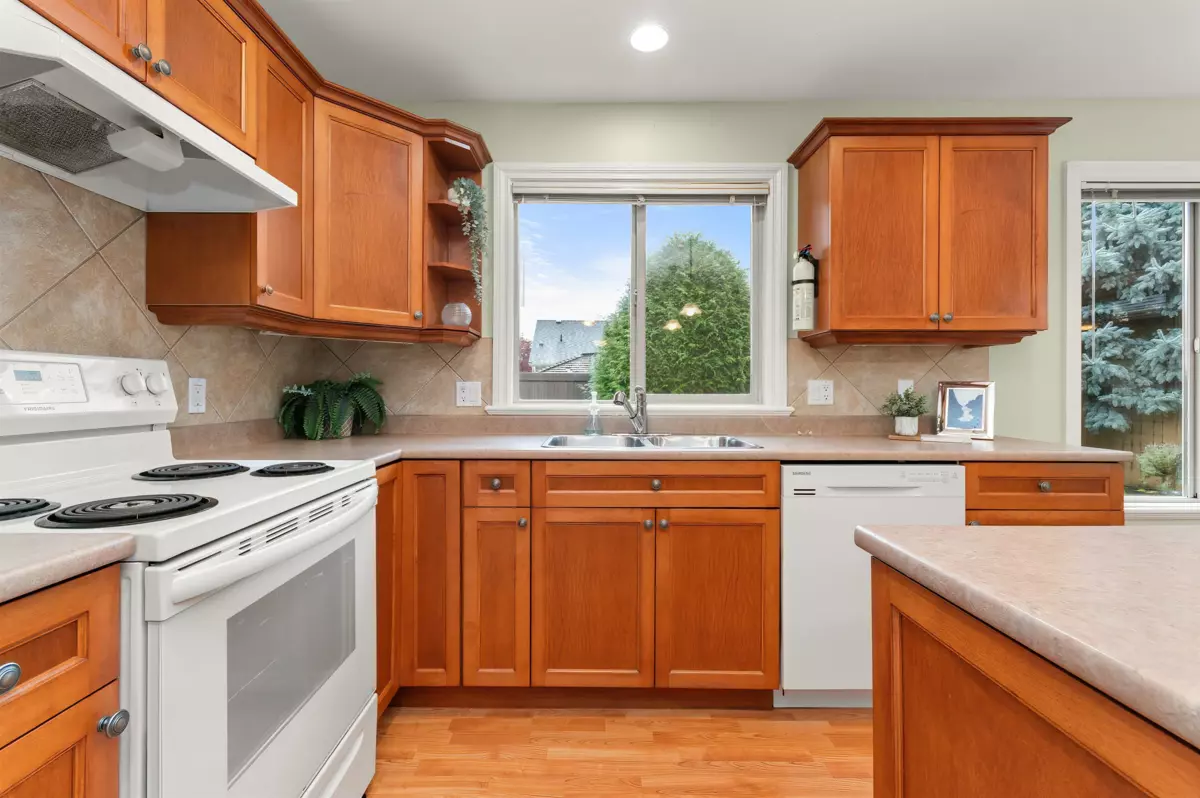Garage Interior Photo of 222 46000 Thomas Road, Chilliwack, BC