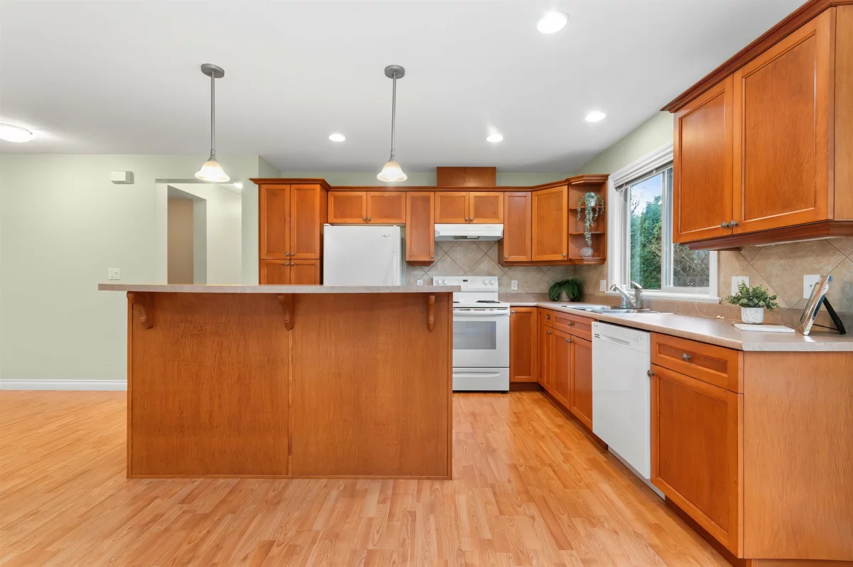Hallway Photo of 222 46000 Thomas Road, Chilliwack, BC