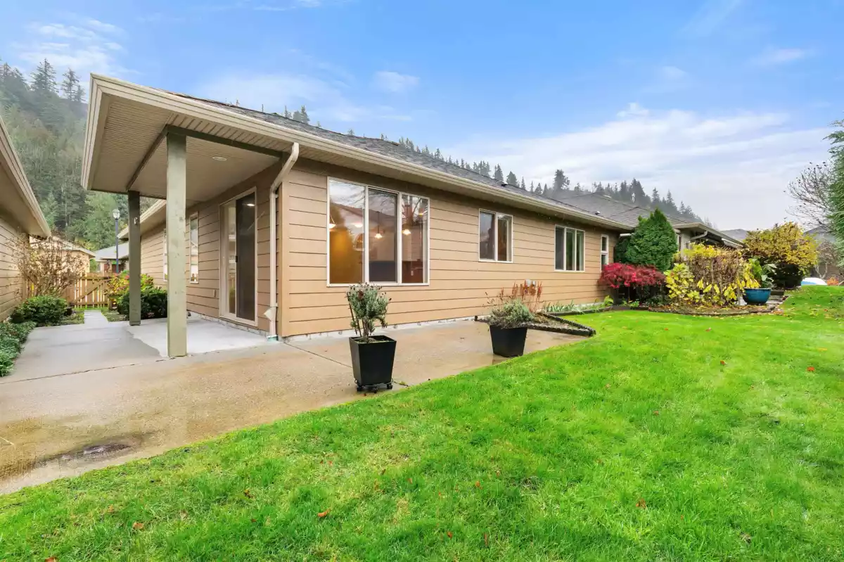 Kitchen Island Photo of 222 46000 Thomas Road, Chilliwack, BC