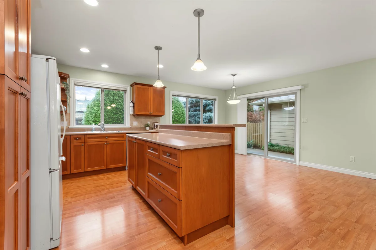 Mudroom Photo of 222 46000 Thomas Road, Chilliwack, BC
