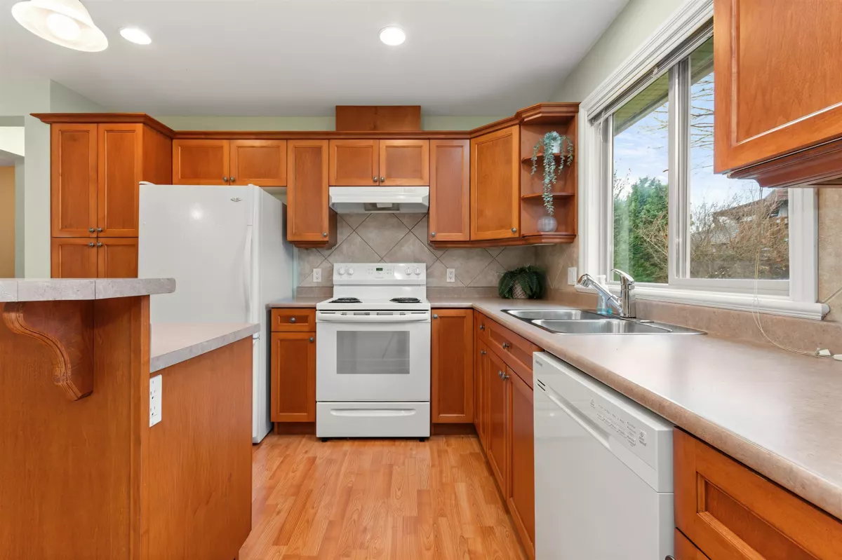 Staircase Photo of 222 46000 Thomas Road, Chilliwack, BC