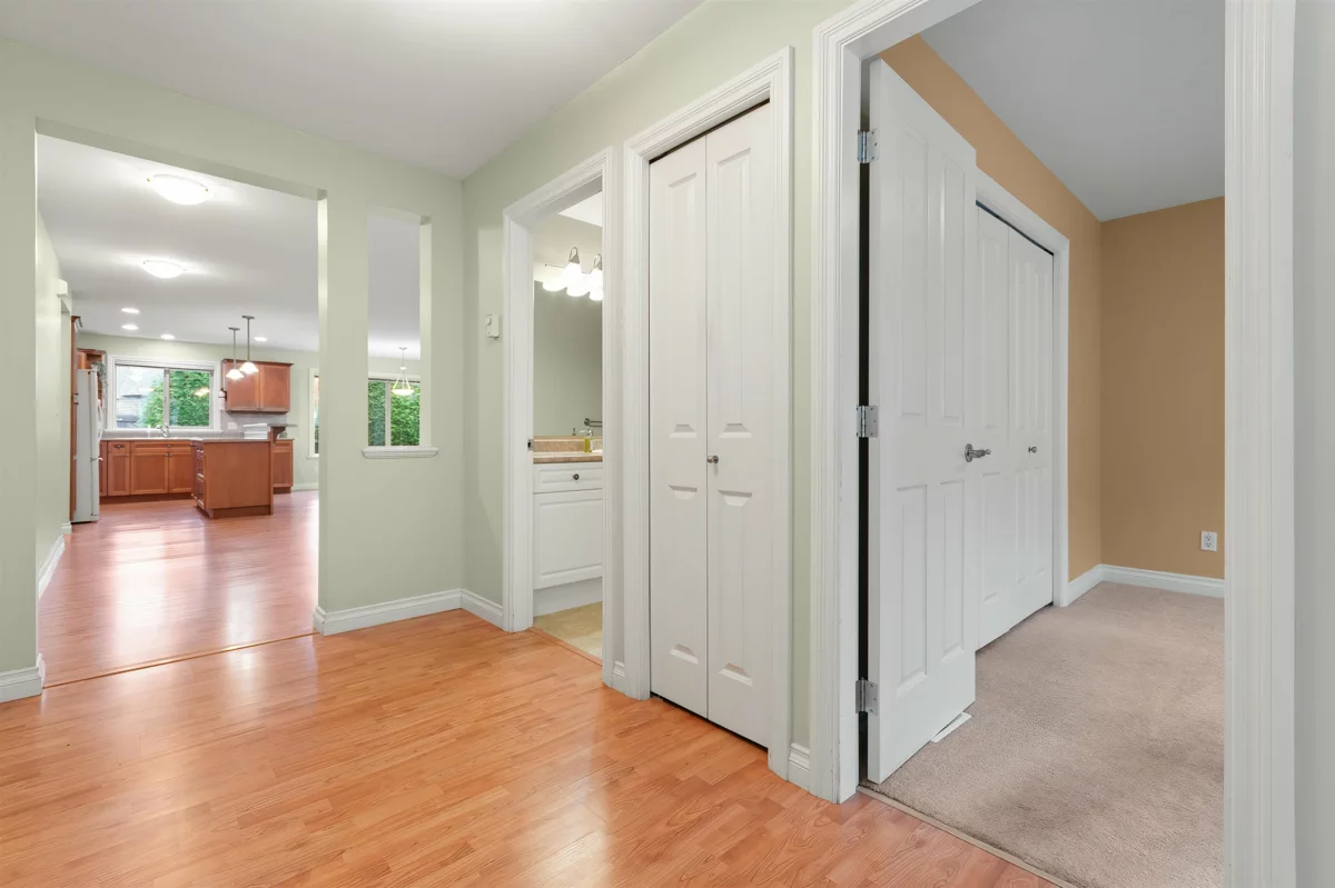 Walk-In Closet Photo of 222 46000 Thomas Road, Chilliwack, BC