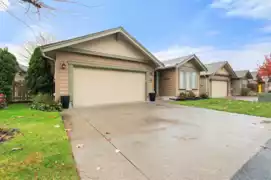 222 46000 Thomas Road, Chilliwack, BC