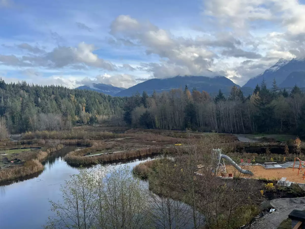 Breakfast Nook Photo of 416 40900 Tantalus Road, Squamish, BC