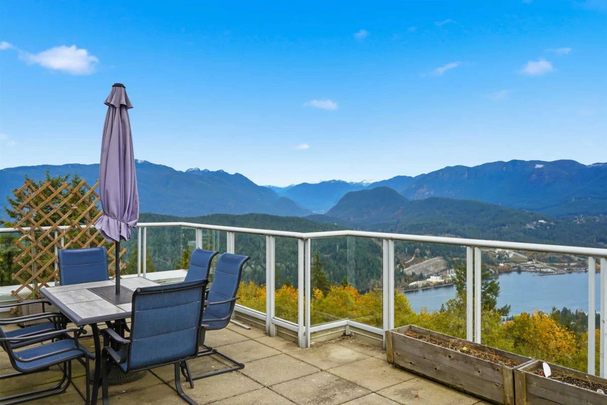 Walk-In Closet Photo of 1107 9266 University Crescent, Burnaby, BC