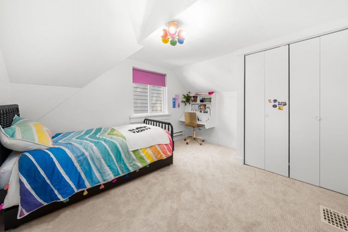 Breakfast Nook Photo of 2052 Capilano Road, North Vancouver, BC