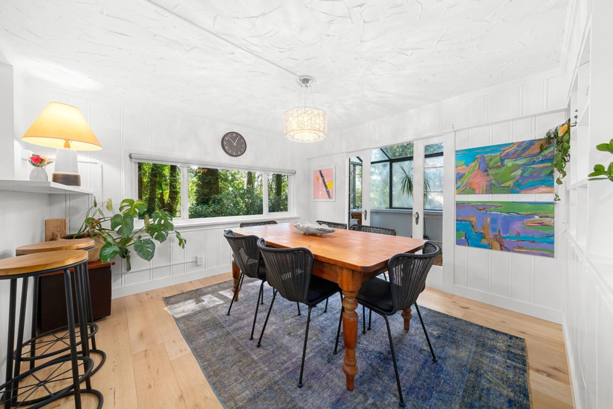 Kitchen Island Photo of 2052 Capilano Road, North Vancouver, BC