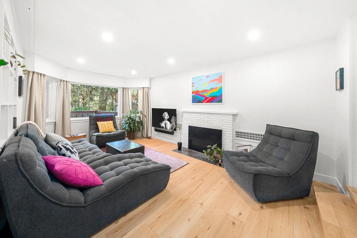 Kitchen Photo of 2052 Capilano Road, North Vancouver, BC