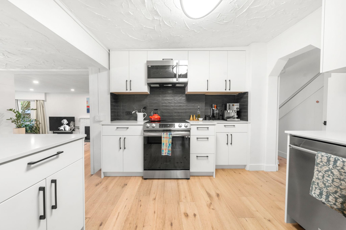 Living Room Photo of 2052 Capilano Road, North Vancouver, BC