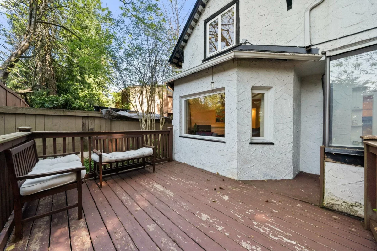 Powder Room Photo of 2052 Capilano Road, North Vancouver, BC