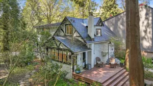 2052 Capilano Road, North Vancouver, BC