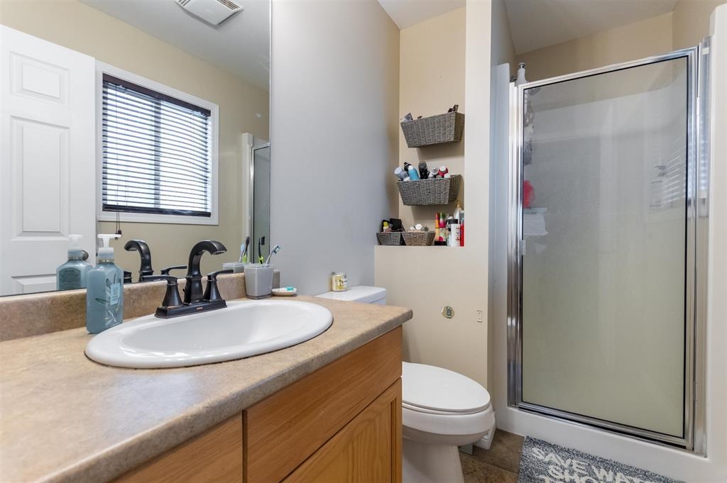 Entry Foyer Photo of 7324 Prasmount Place, Agassiz, BC