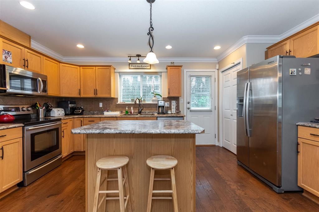 Kitchen Photo of 7324 Prasmount Place, Agassiz, BC