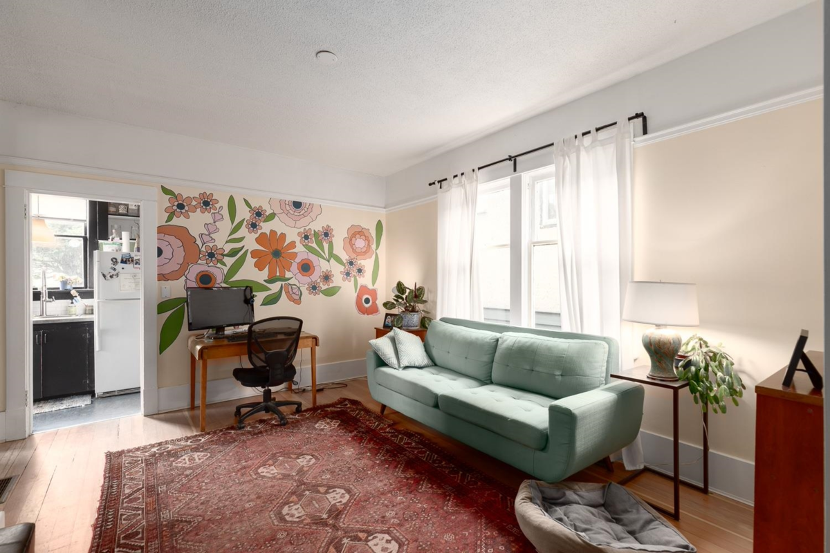 Dining Area Photo of 928 E 17th Avenue, Vancouver, BC