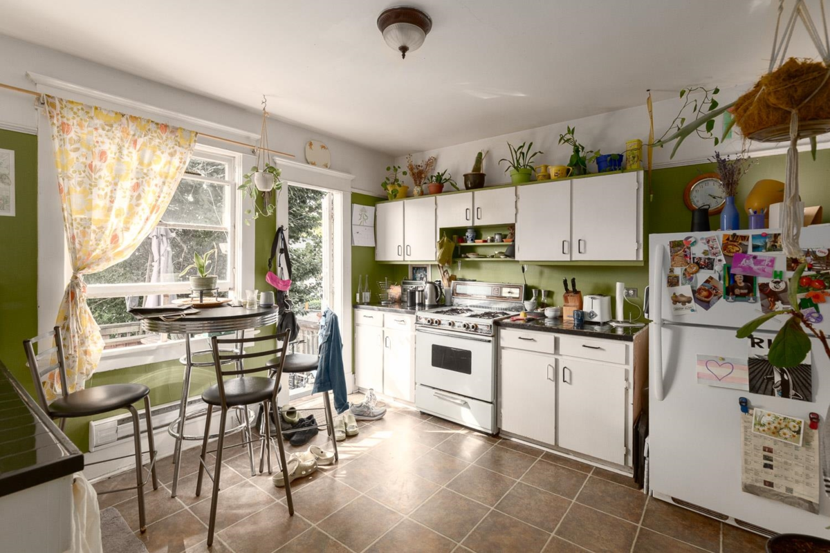 Guest Bathroom Photo of 928 E 17th Avenue, Vancouver, BC