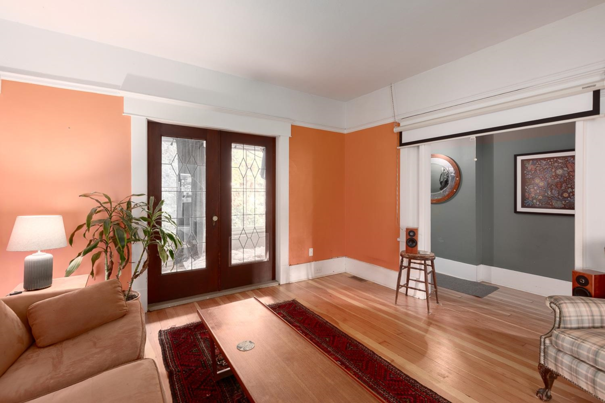 Living Room Photo of 928 E 17th Avenue, Vancouver, BC