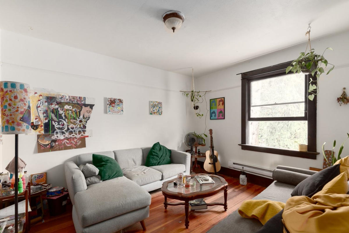 Powder Room Photo of 928 E 17th Avenue, Vancouver, BC