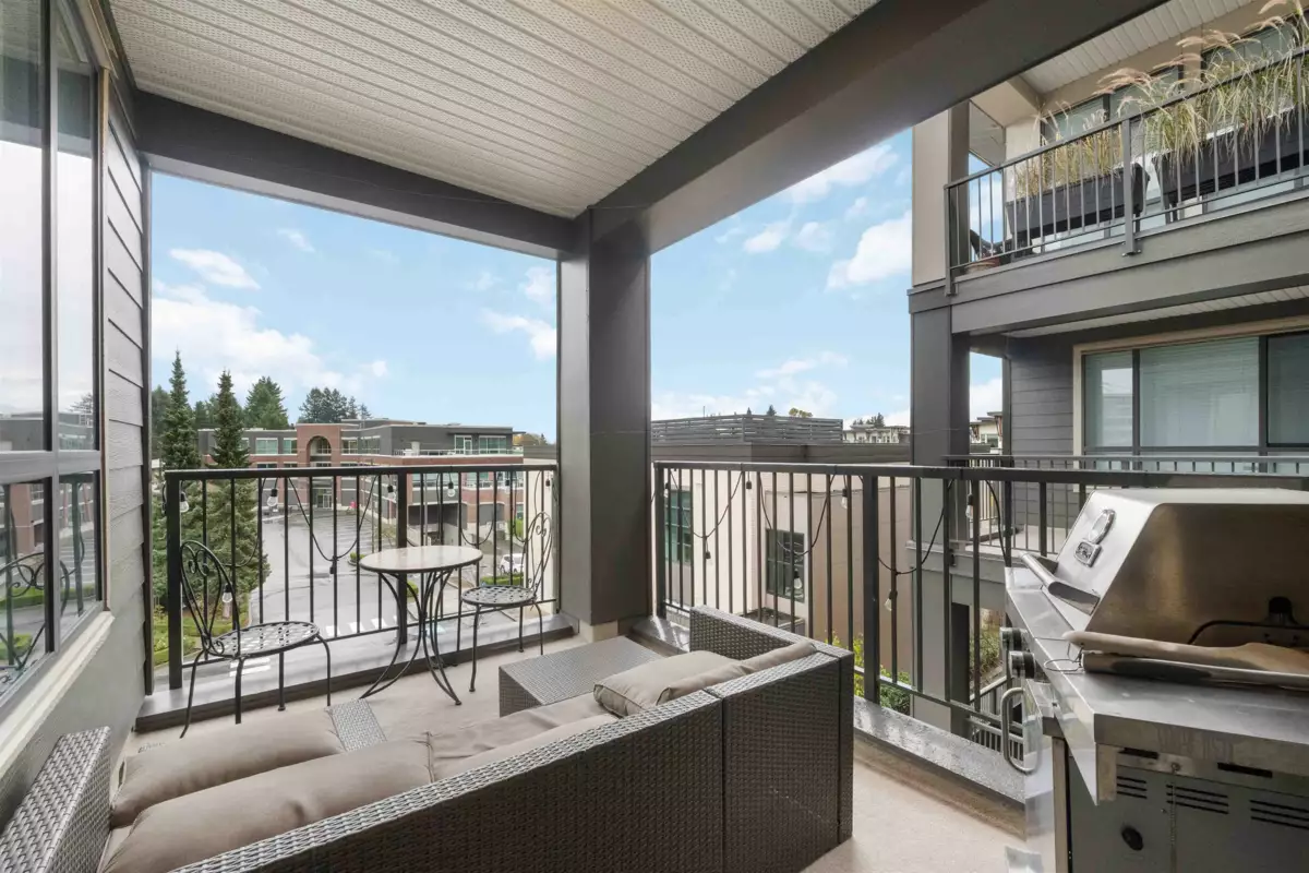 Front Yard Photo of 401 33540 Mayfair Avenue, Abbotsford, BC