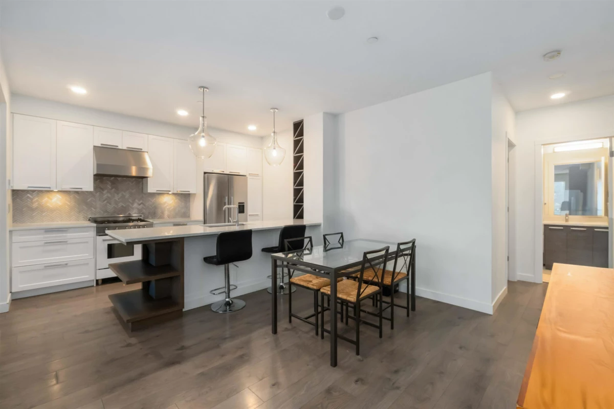 Kitchen Island Photo of 401 33540 Mayfair Avenue, Abbotsford, BC