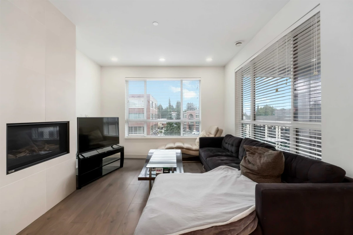 Powder Room Photo of 401 33540 Mayfair Avenue, Abbotsford, BC