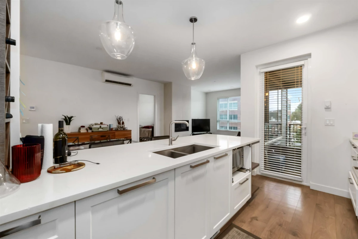 Primary Bathroom Photo of 401 33540 Mayfair Avenue, Abbotsford, BC