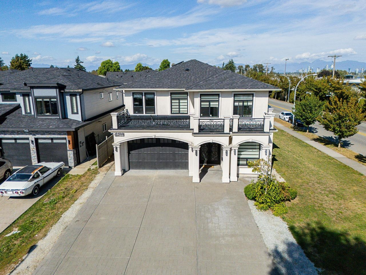 Backyard Photo of 12399 80a Avenue, Surrey, BC