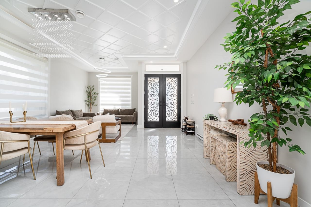Dining Area Photo of 12399 80a Avenue, Surrey, BC