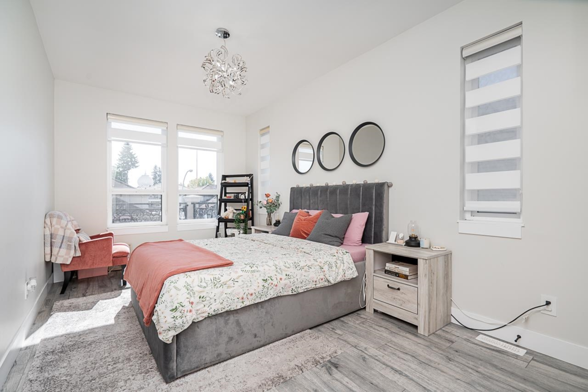 Entry Foyer Photo of 12399 80a Avenue, Surrey, BC