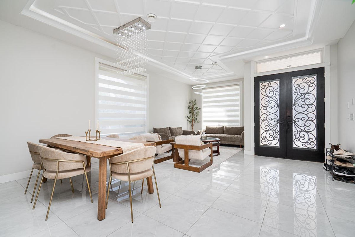 Family Room Photo of 12399 80a Avenue, Surrey, BC