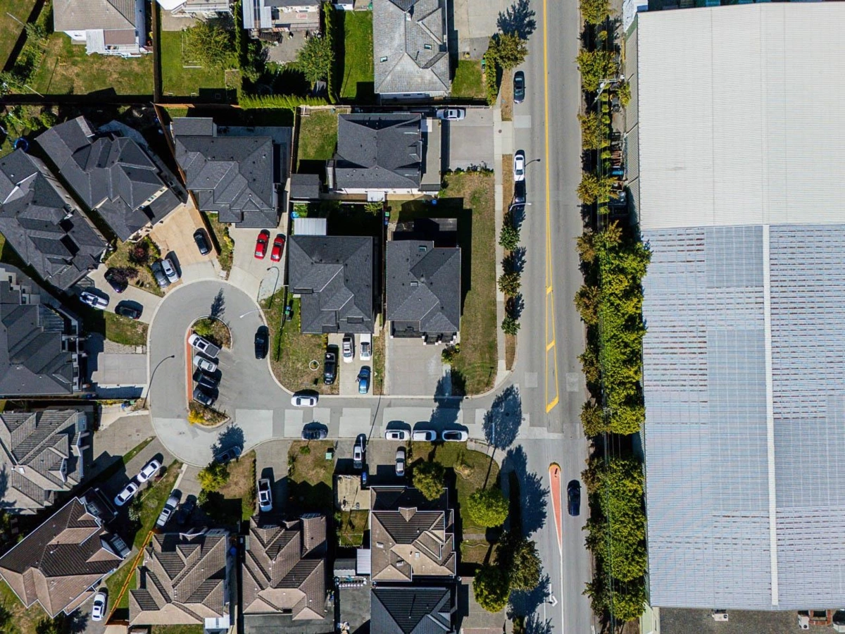 Front Yard Photo of 12399 80a Avenue, Surrey, BC