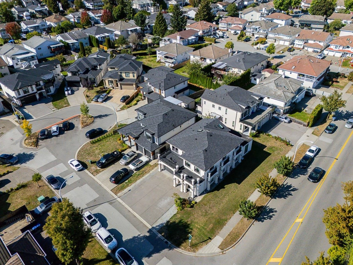 Garage Interior Photo of 12399 80a Avenue, Surrey, BC