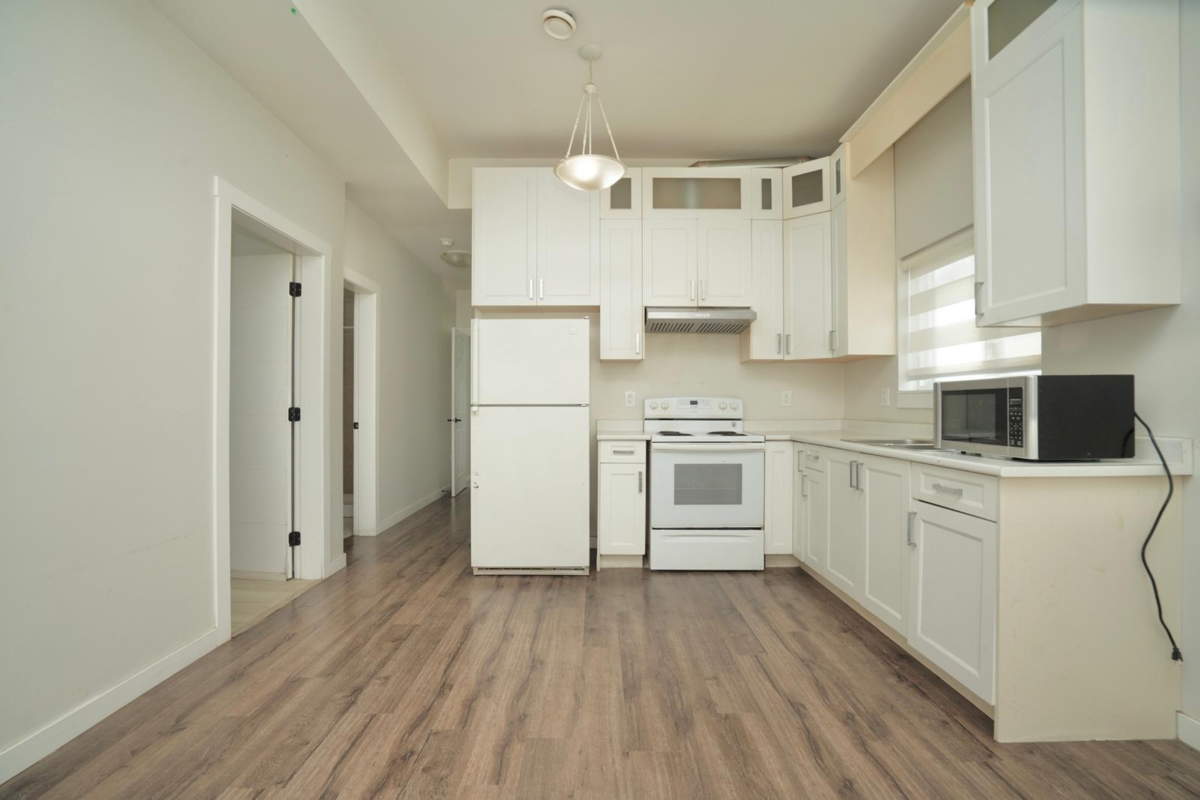 Guest Bathroom Photo of 12399 80a Avenue, Surrey, BC