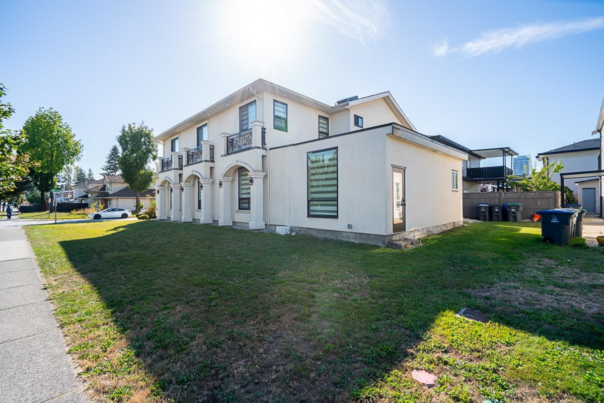 Staircase Photo of 12399 80a Avenue, Surrey, BC