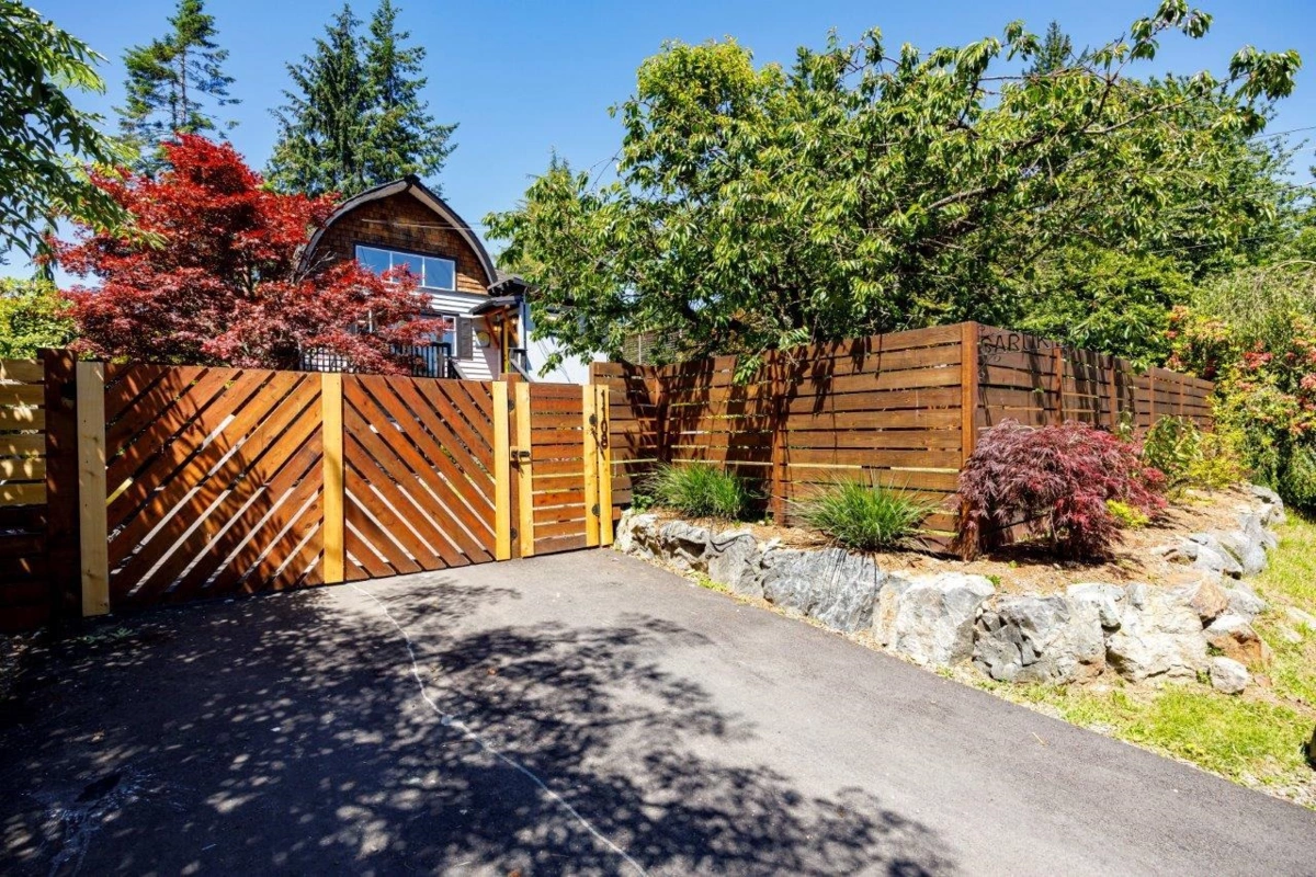 Dining Area Photo of 1108 Lenora Road, Bowen Island, BC