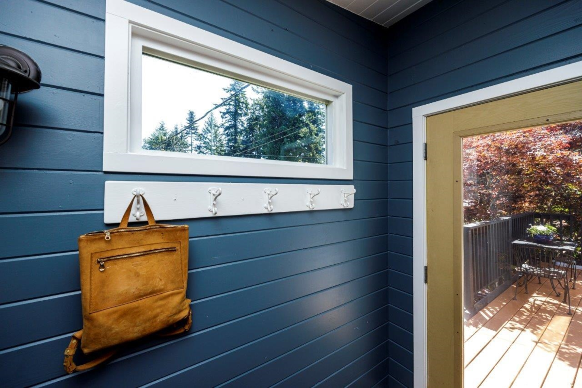 Entry Foyer Photo of 1108 Lenora Road, Bowen Island, BC