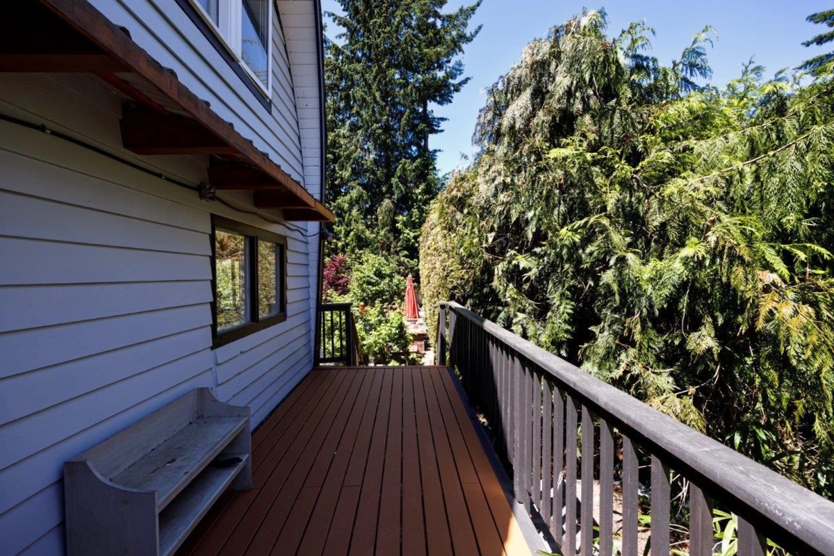 Mudroom Photo of 1108 Lenora Road, Bowen Island, BC
