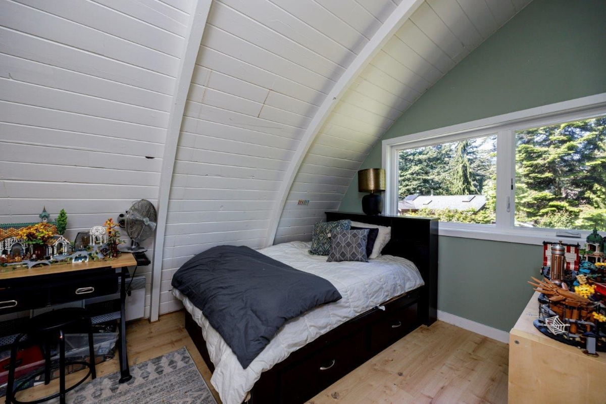 Powder Room Photo of 1108 Lenora Road, Bowen Island, BC