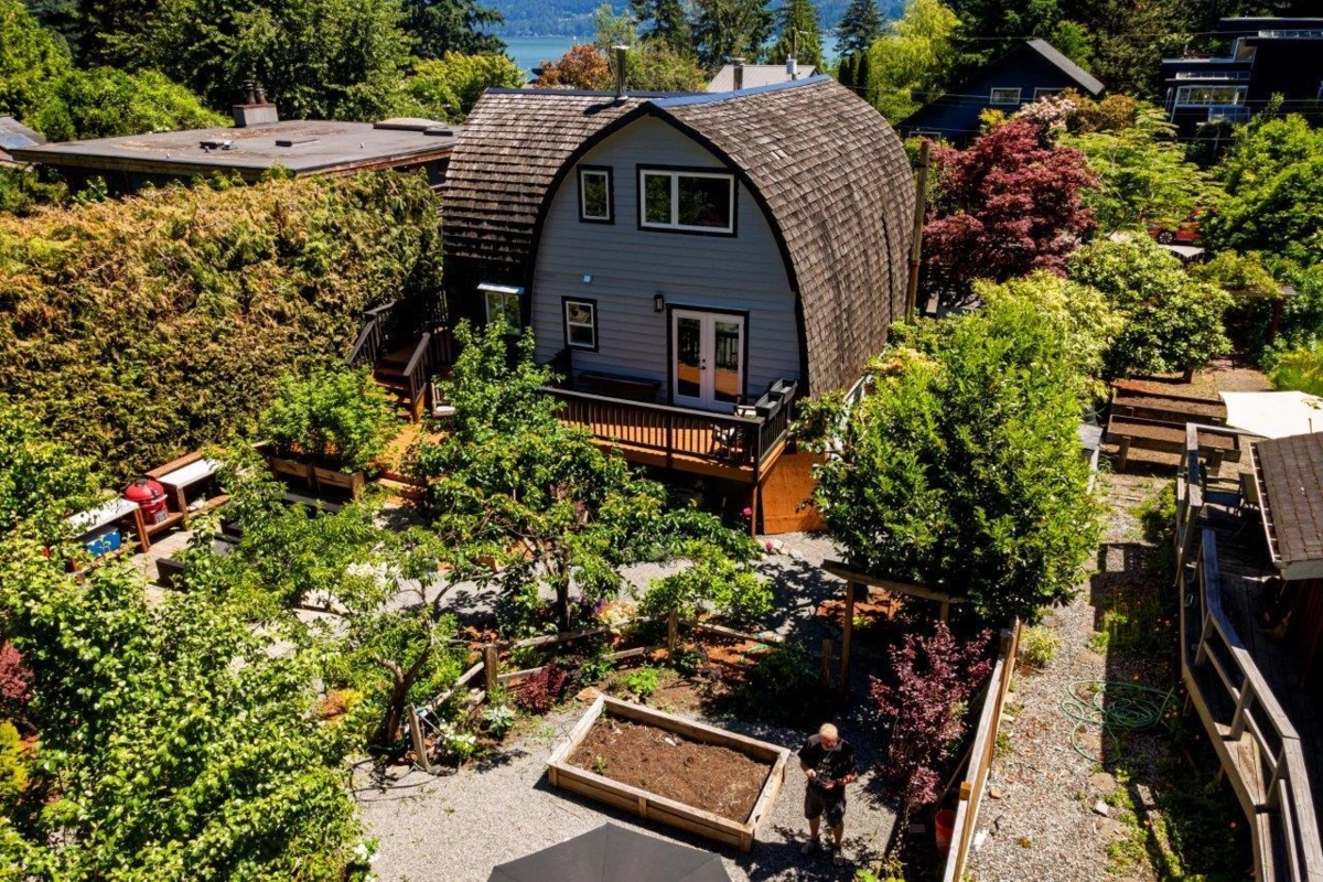 Staircase Photo of 1108 Lenora Road, Bowen Island, BC